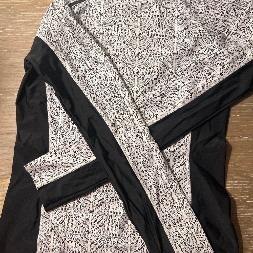 MOTT 50 long sleeve rash guard